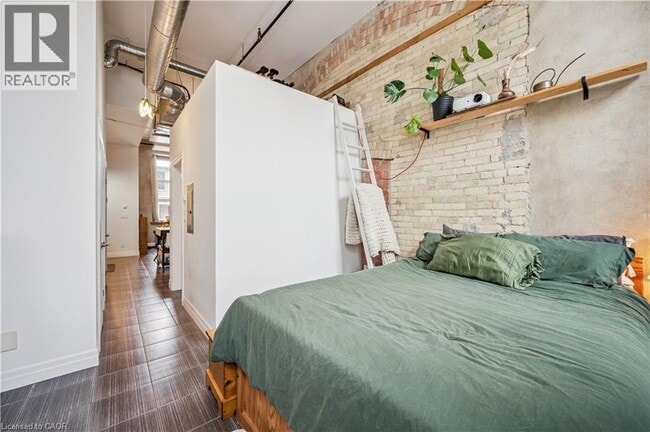 Building Photo - 25 Concession St