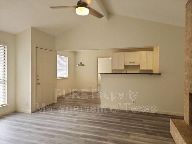 Foto del edificio - 807 Lloyd Ln