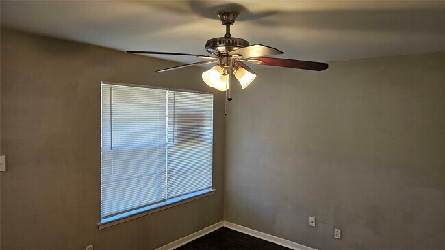 Foto del edificio - 1543 Fashion Hill Dr