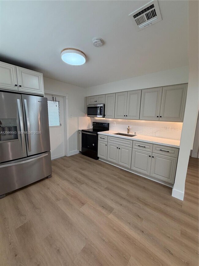 Foto del edificio - 708 SW 7th Ave