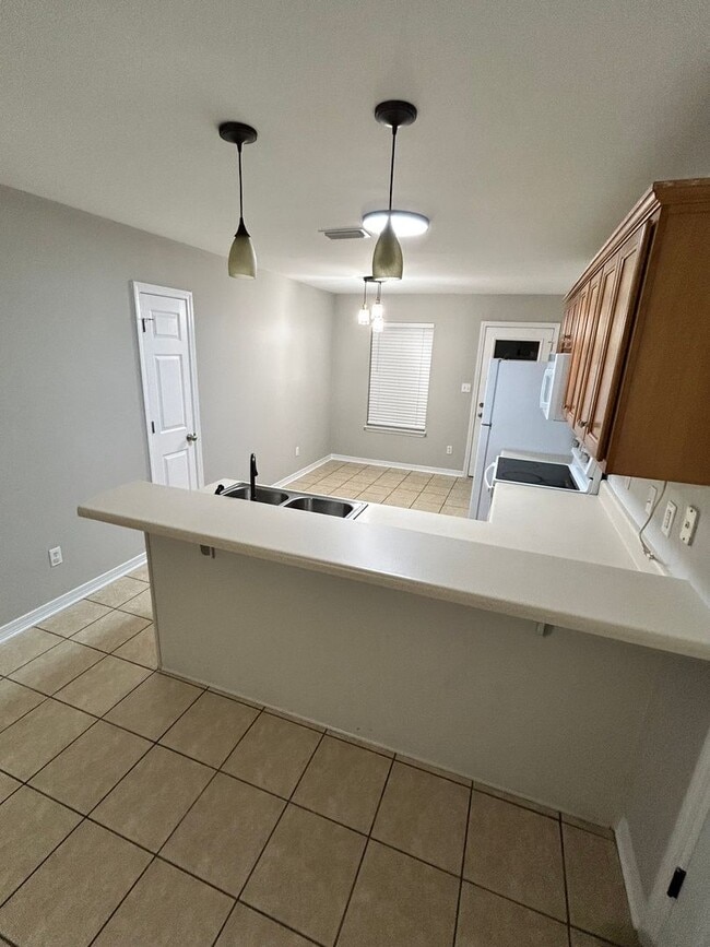 Foto del edificio - ****AVAILABLE NOW****
