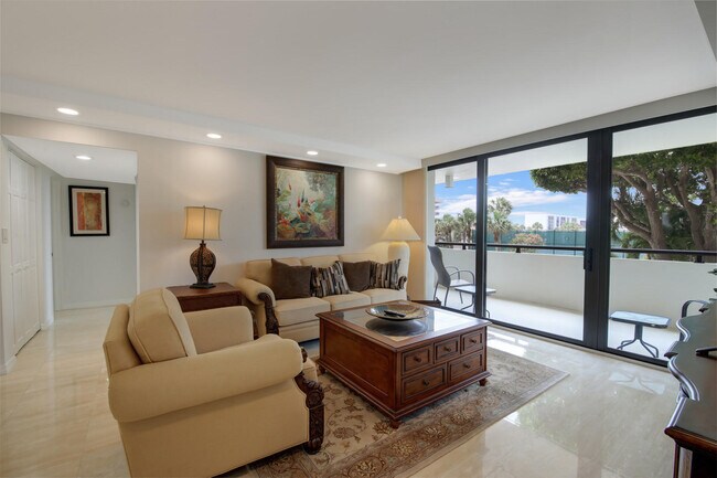 Building Photo - 2727 N Ocean Blvd