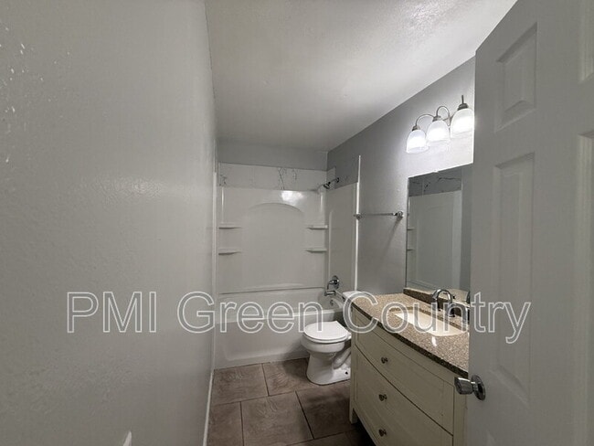 Building Photo - 618 N Fairland Ave