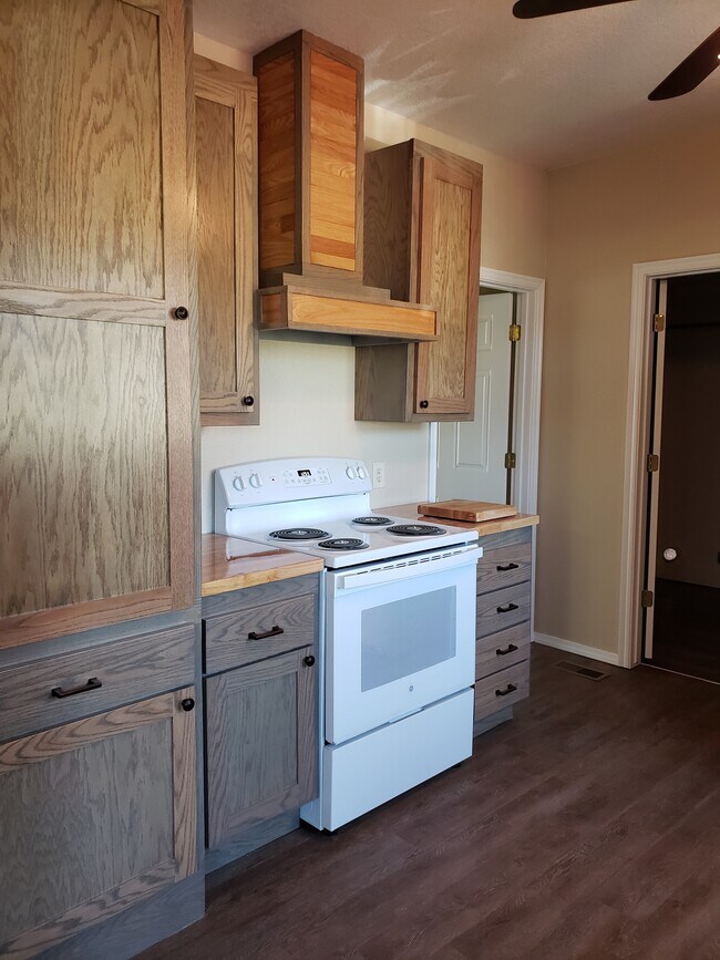 Foto del edificio - 213 N S St