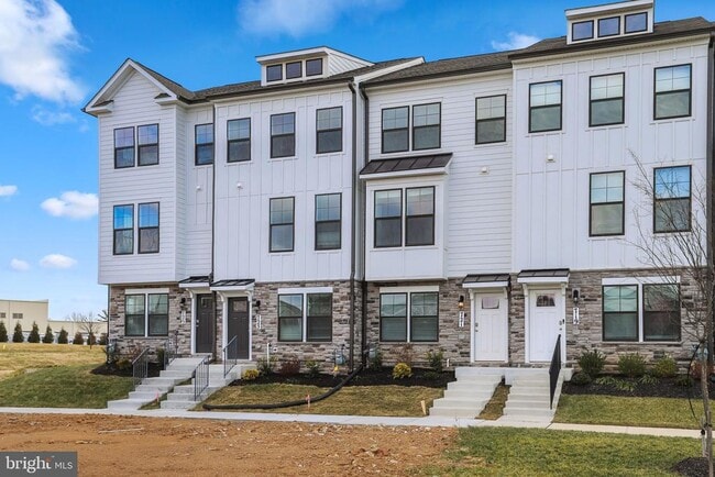 Building Photo - 721 Courier Ln