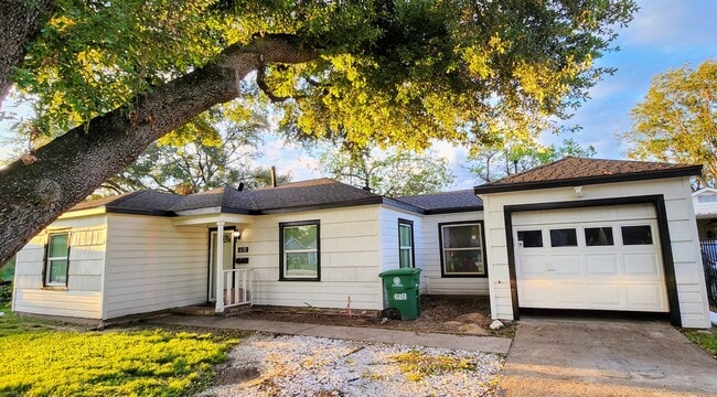 Building Photo - 618 Dunkley Dr Building Photo - 618 Dunkley Dr