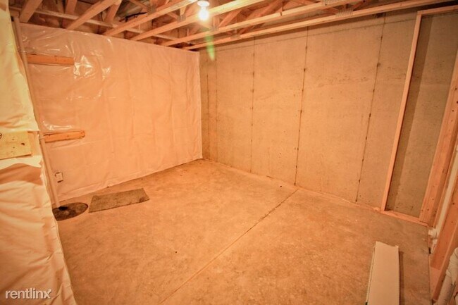 Building Photo - 4 br, 2.5 bath Townhome - 1213 N Archer Dr