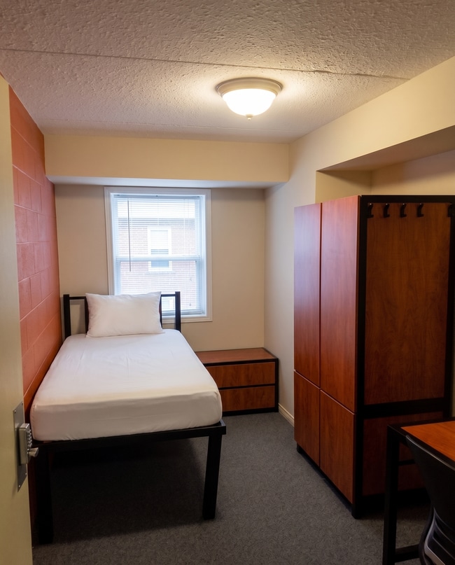 Building Photo - 261-261 Lester St