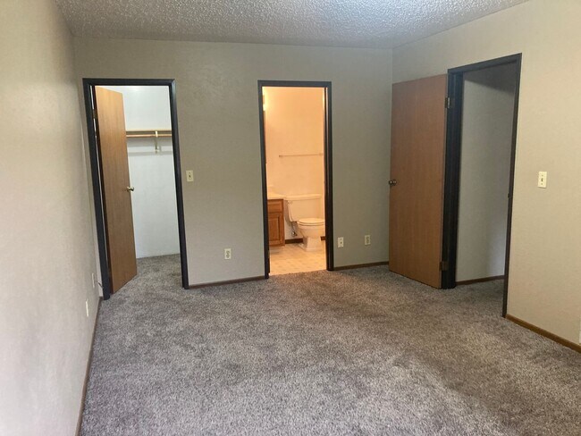 Foto del edificio - 1727 N Grandview Ln