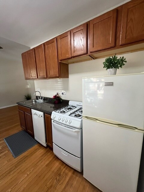Foto del edificio - 917 W Waveland Ave