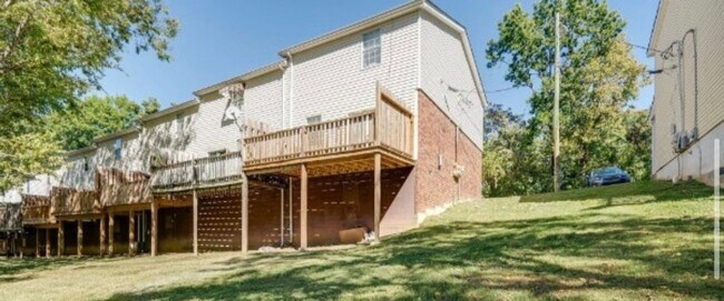 Foto del edificio - 116-115 Five Oaks Dr
