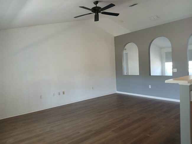 Building Photo - 3020 SE 45th Ct