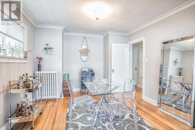 Photo du bâtiment - 18 Roblin Ave