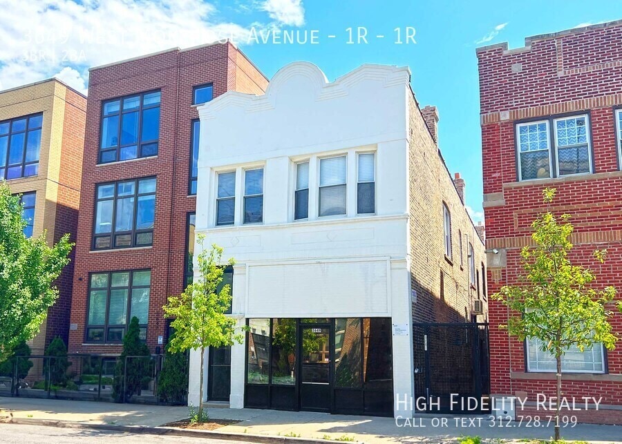 Primary Photo - 3649 W Montrose Ave