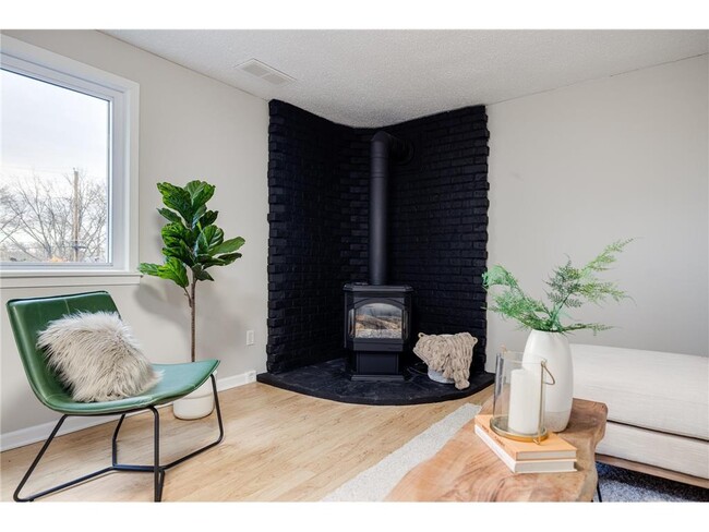 Building Photo - 4627 W 129th St