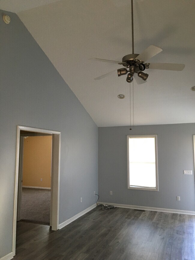 Building Photo - 101 Village Cir