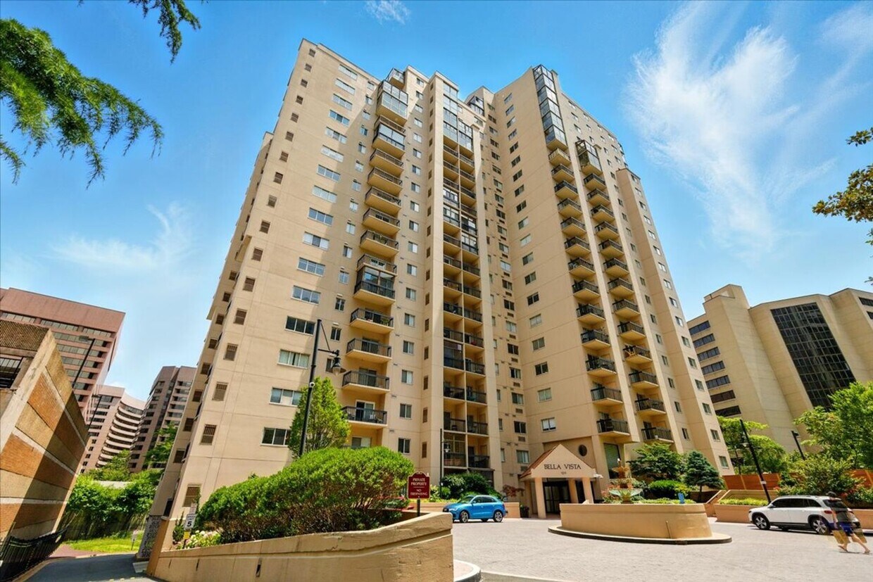 Foto principal - Spacious 1-bedroom, 1-bath condo