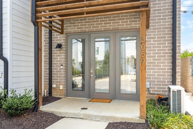 Building Photo - Fully furnished 1 bedroom!