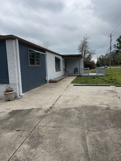 Building Photo - 1595 Slaughter Rd
