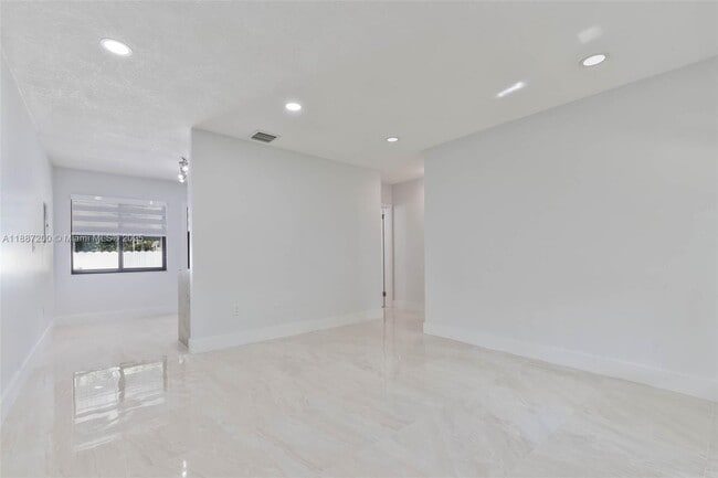 Foto del edificio - 2567 SW 21st Ave