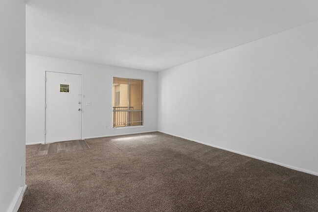 Building Photo - 506 W 89th St