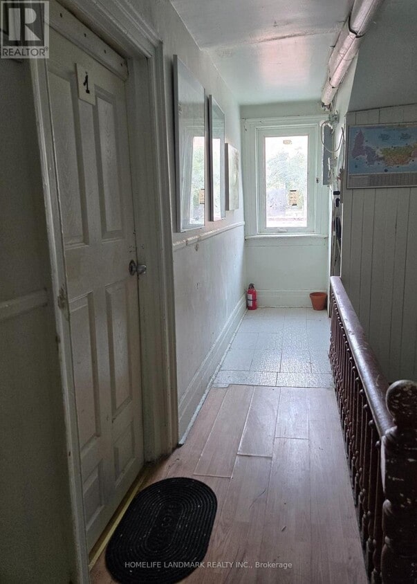 Building Photo - 310 Queen St E