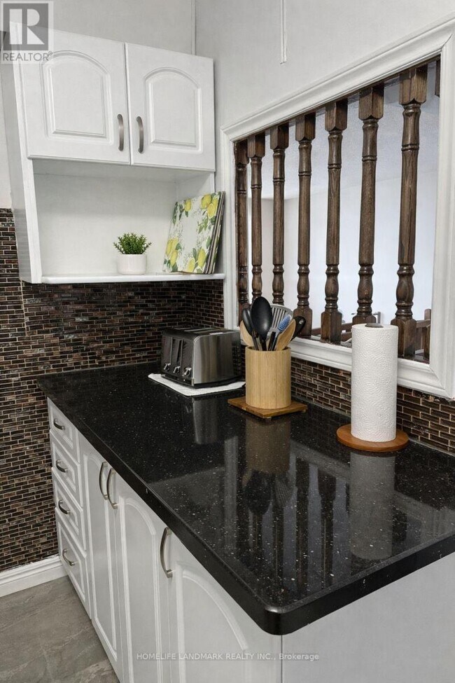 Building Photo - 1360 York Mills Rd