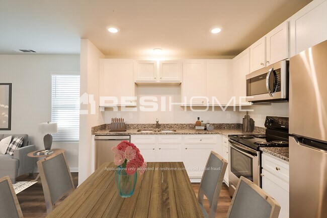 Building Photo - 730 Ali St