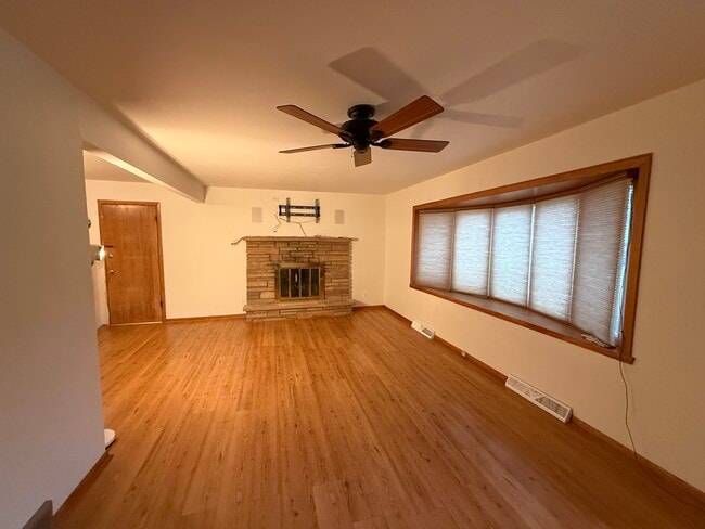 Building Photo - 522 Skylark Dr