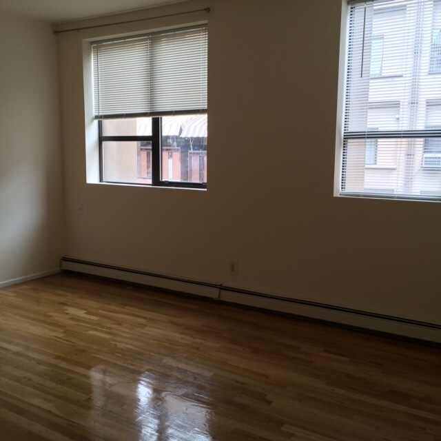 Foto del edificio - 272 Willoughby Ave