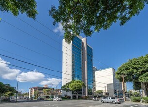 Building Photo - 1114 Punahou St