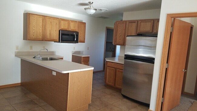 Open Great room - 262 Meadowbrook Ave