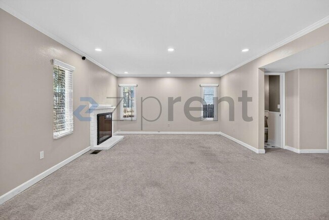 Foto del edificio - 1665 Hawk Ridge Pl