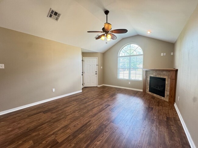 Building Photo - 3 Bed 2 Bath Townhouse in Ruston!