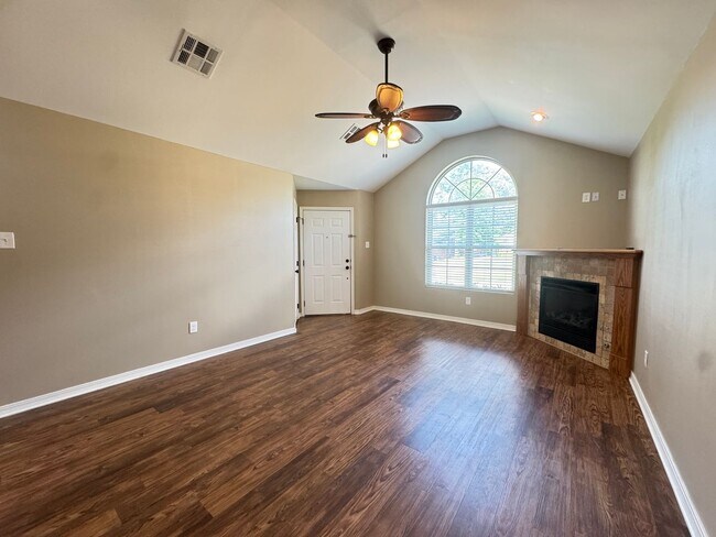 Foto del edificio - 3 Bed 2 Bath Townhouse in Ruston!