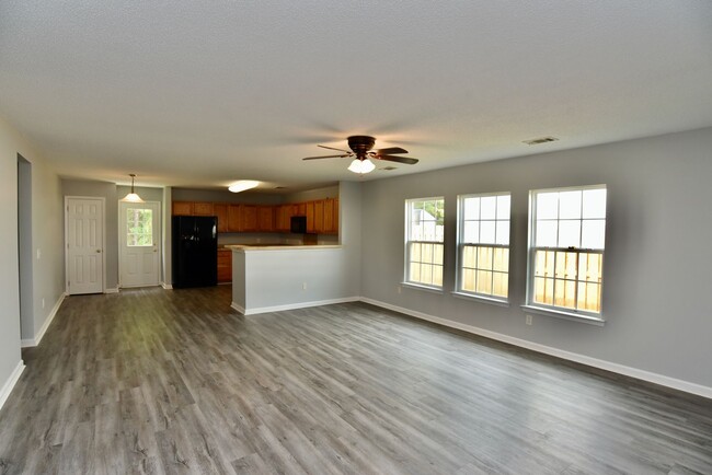 Foto del edificio - 5 Bedroom/3 Bathroom Home In Pooler!