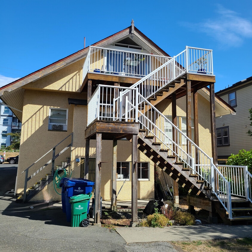 Building Photo - 1037 Southgate St