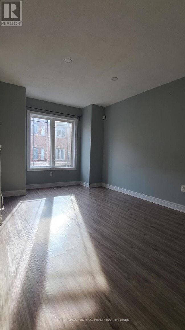 Building Photo - 25 Viking Dr
