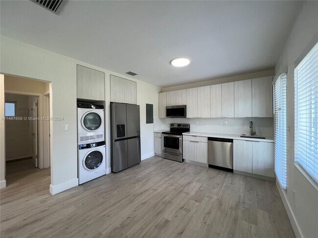 Building Photo - 246 NW 49th St