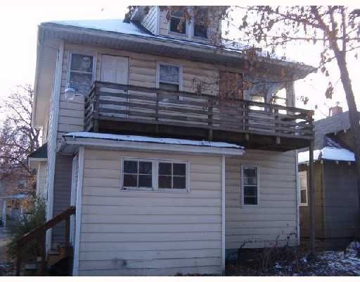 Primary Photo - Studio, 1 bath Triplex - 813 Baker St. 3C