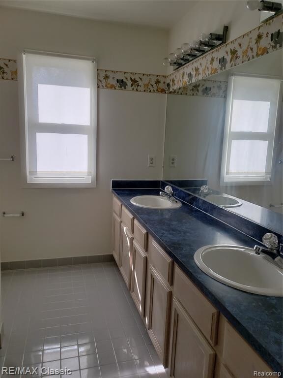 Building Photo - 7175 Aaron Way Dr
