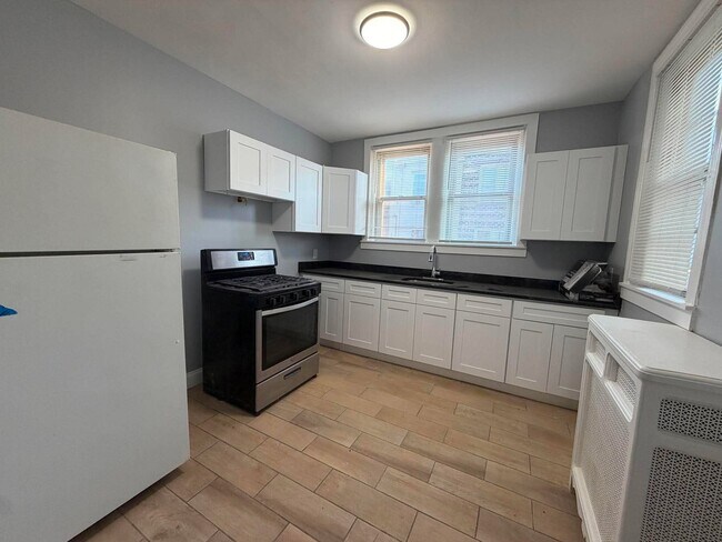 Building Photo - 2904 S 62nd St