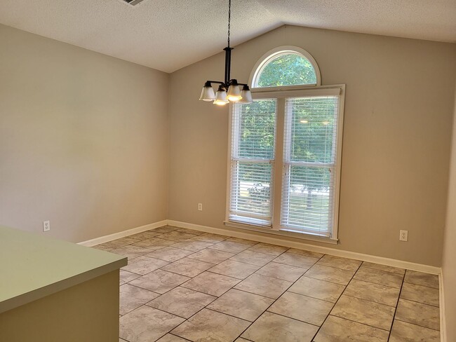 Building Photo - 3 bedroom home in Denver
