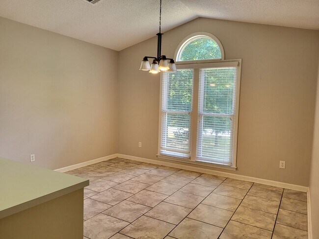 Foto del edificio - 3 bedroom home in Denver