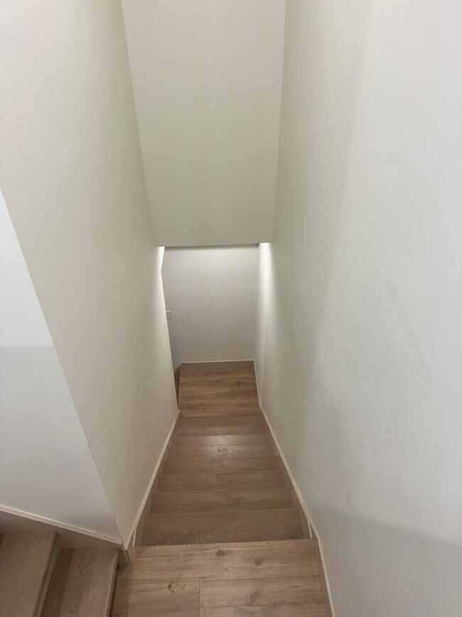 Building Photo - 684 S 750 W