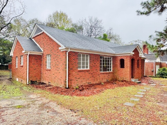 Foto del edificio - Beautiful 2 Bedroom / 1 Bath