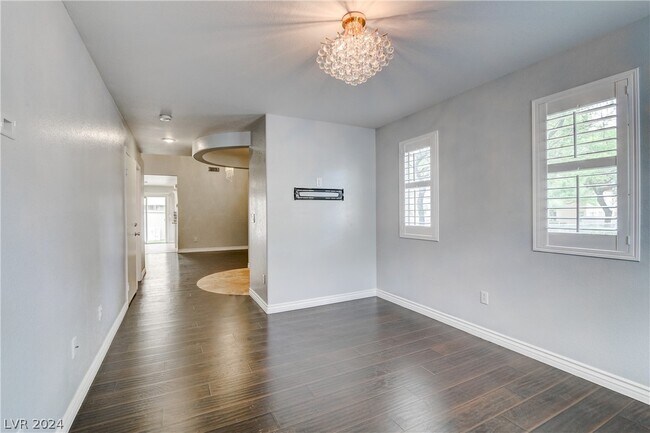 Building Photo - 5044 Groveland Ave
