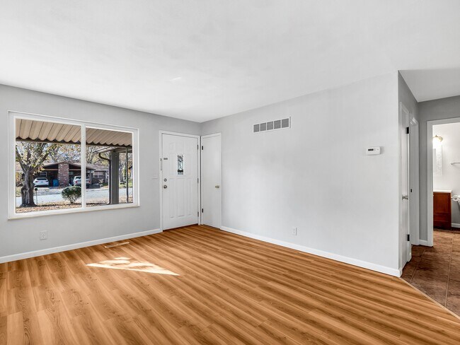 Foto del edificio - 106 Britanna Dr