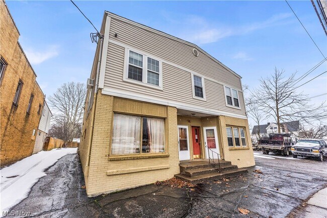 Building Photo - 72 Northfield Rd