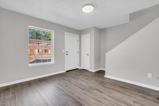 Building Photo - Eastwood Townhouses